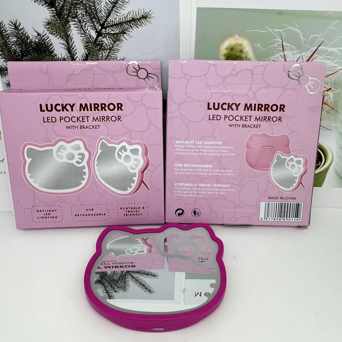 HelloKitty Lovely dark pink vanity mirror with 2-position adjustment for light